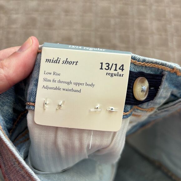 Abercrombie Kids Low Rise Midi Short Girls 13/14 Light Wash Distressed Cut Off - Picture 3 of 6